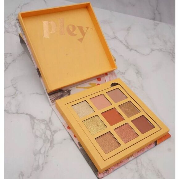 PLEY BEAUTY (by Urban Outfitters). NWT - Eyeshadow Palette in GOLDEN GIRL - Picture 10 of 13